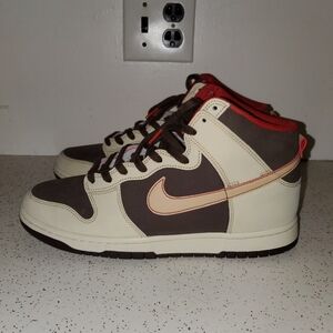 SIZE 11.5 - NIKE DUNK HIGH SE , BAROQUE BROWN. PRE OWNED NO BOX.